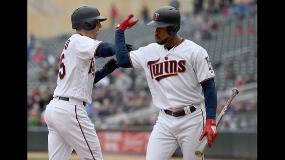 Twins smash Astros 8-2, improve to 19-10 to lead AL