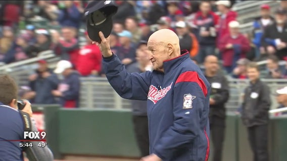 Twins honor former coach Stelmaszek on Opening Day