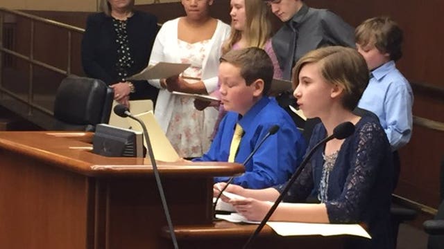 Owatonna 7th graders introduce bill to honor Capitol construction workers