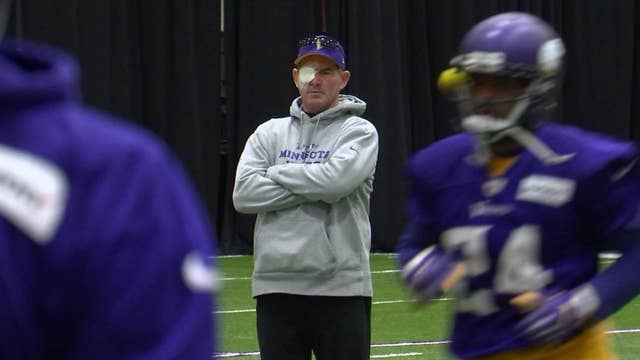 Eyepatched Mike Zimmer returns to Vikings practice
