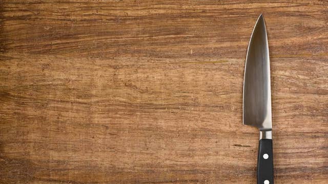 The kind of cutting board you should be using