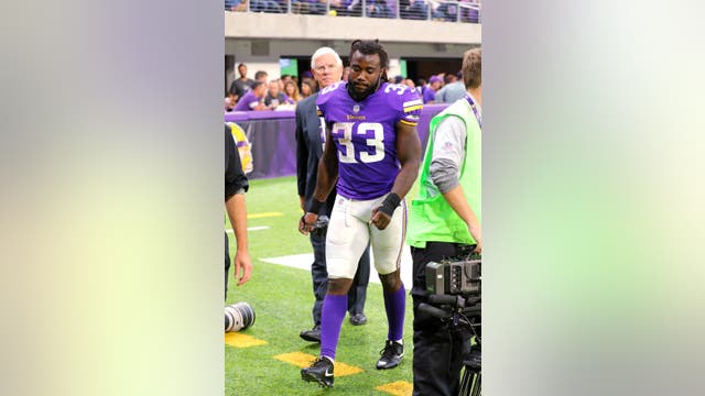 Vikings RB Dalvin Cook leaves game with knee injury