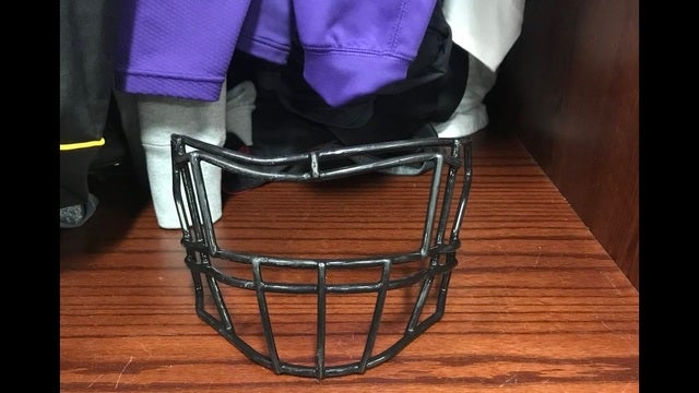 Vikings fullback CJ Ham tweets photo of dented facemask