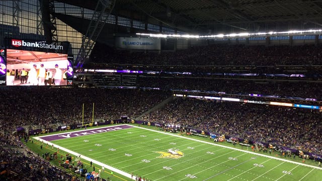 Vikings beat Packers to open US Bank Stadium