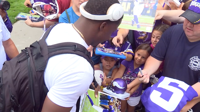 Vikings veterans arrive at training camp in Mankato