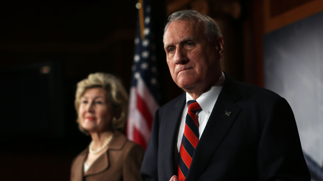 Former Arizona U.S. Sen. Jon Kyl to replace John McCain