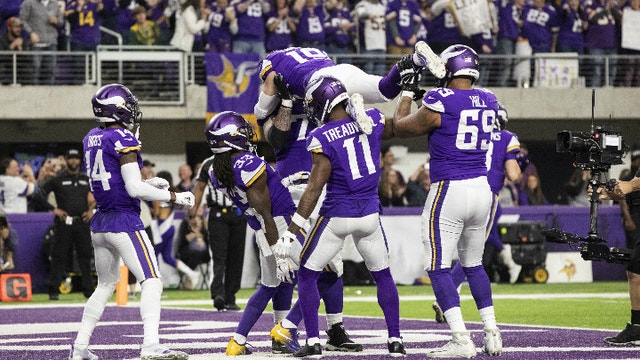 Vikings limbo dance to victory, Rhodes suffers 'mild' hamstring injury