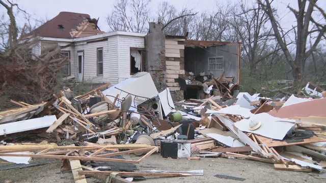 Searches resume after tornado kills 23 in Alabama
