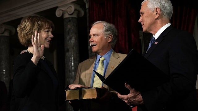Tina Smith joins U.S. Senate, replacing Franken