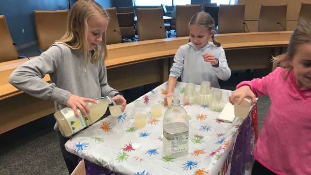 Kids' lemonade stands would avoid police crackdown under proposed Minnesota bill