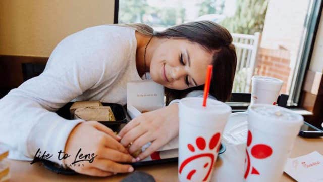 Teen takes senior pictures at Chick-fil-A
