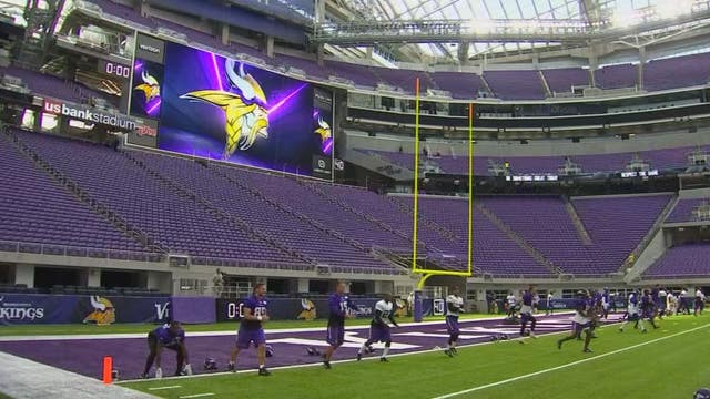Vikings practice at U.S. Bank Stadium for first time
