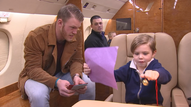 Vikings' Kyle Rudolph takes kids to the North Pole