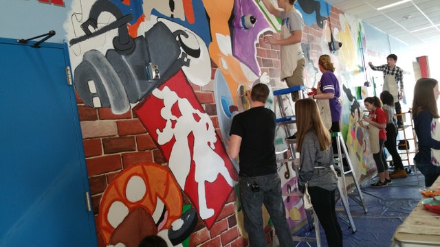 Highland Park Middle School students leave their mark on mural