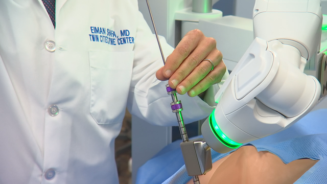 Robot helps doctors perform spinal surgery in a new way