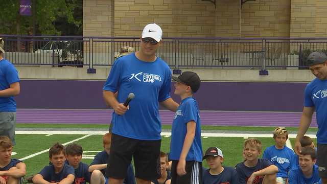 Vikings quarterback Kirk Cousins hosts football camp