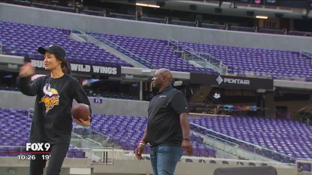 John Randle hosts Punt, Kick, Pass event at U.S. Bank Stadium