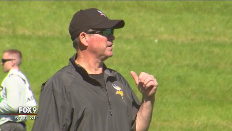 213ab9cb-Coach_Zimmer_back_on_the_field_after_ano_0_20170606224926