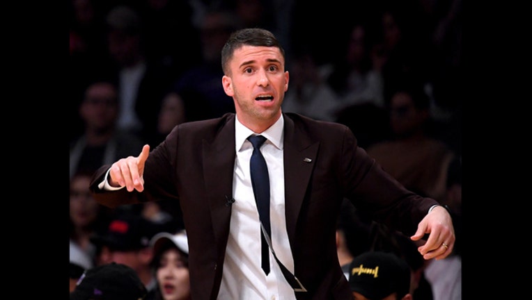 2186e6f0-Ryan Saunders coaching_GETTY