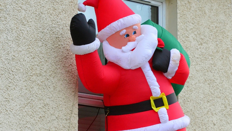 23afc140-GETTY_Santa display_1545264046600.jpg.jpg