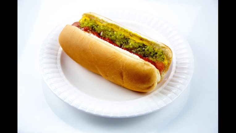 Hot Dog on a Plate_1445817166759-407068