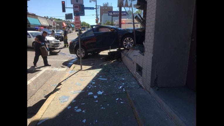 4e0aefec-car into store_1496796101656.JPG