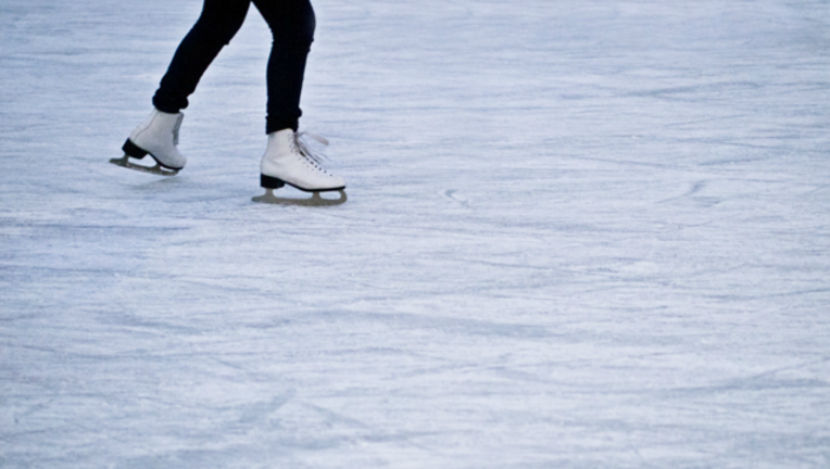 7c4bc00d-ice-skating-skates_1480342191372-404023.png