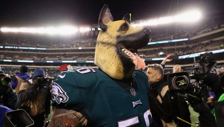 7e57a42f-GETTY_eagles_dog_mask_011418-401096.jpg