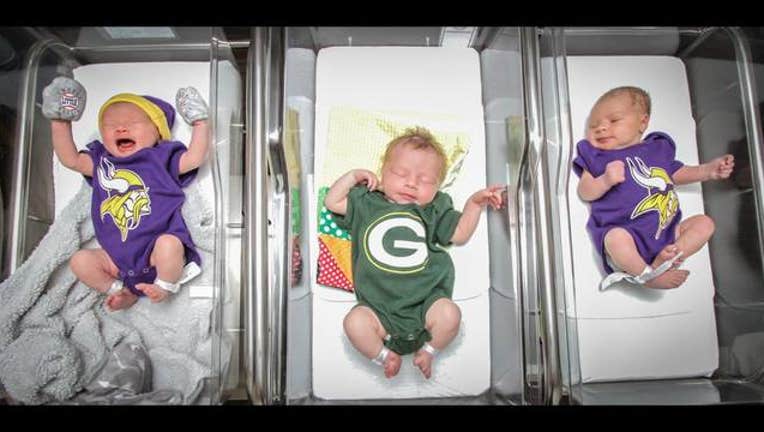 lære sætte ild volleyball Vikings-Packers rivalry extends to newborn babies