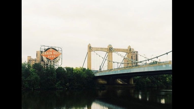 8bf0d833-Grain Belt sign