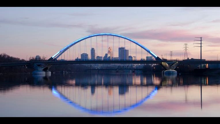 8d4c82e3-lowry bridge blue_1508280290249.jpg