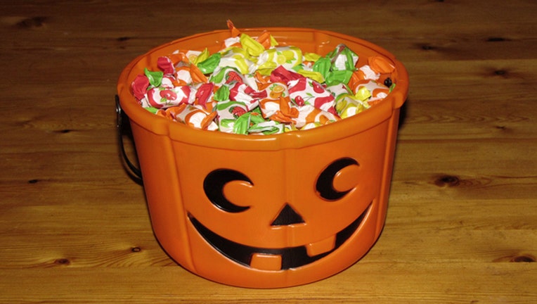 8f1274e7-Halloween_candy_bucket_web_1477997198170-401385.jpg
