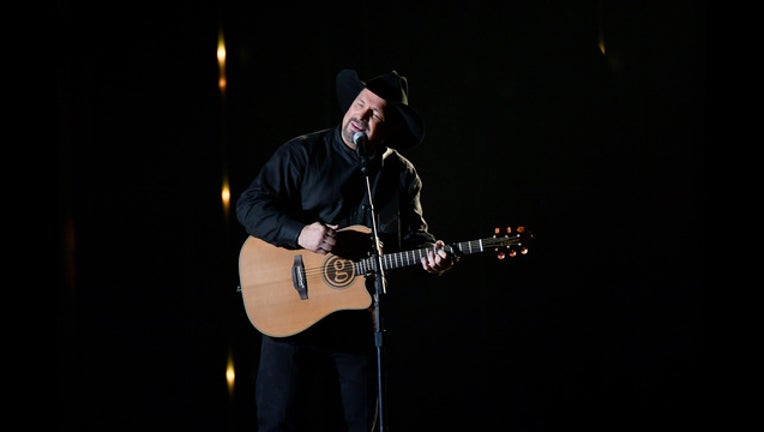 908841ce-Garth Brooks_GETTY