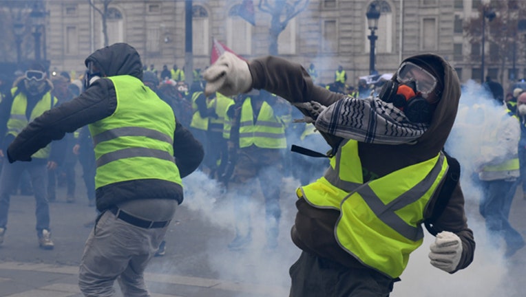 a3ebab38-GETTY Yellow vests_1544283182588.jpg-407693.jpg