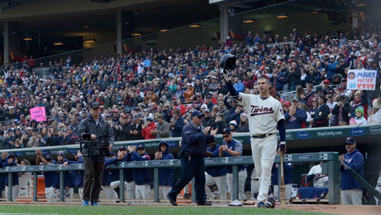 b4814261-GETTY Joe Mauer waves to fans_1560535940531.jpg.jpg