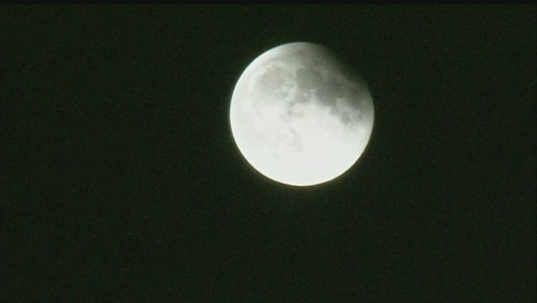 d6f14fc5-Supermoon_lunar_eclipse_pictures_0_283865_ver1.0_640_360_1486670166092-407068.jpg