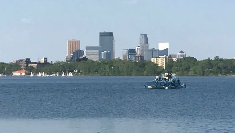 dd068697-minneapolislakecalhoun2