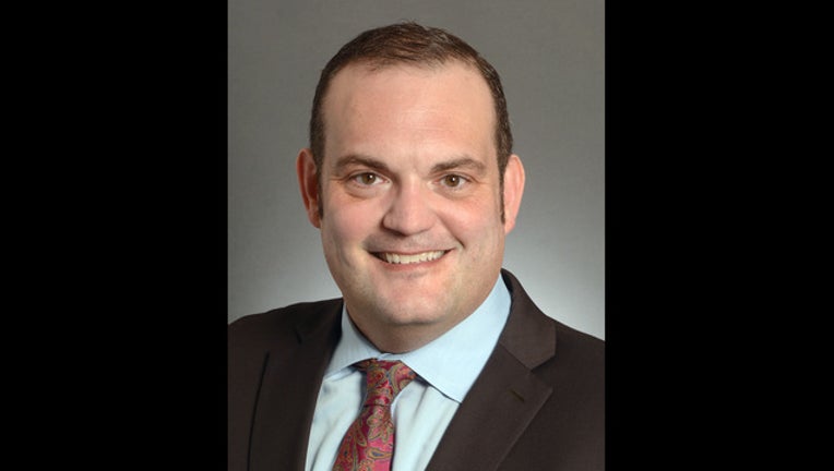 ee513392-Sen Dan Schoen_1510243386257.jpg