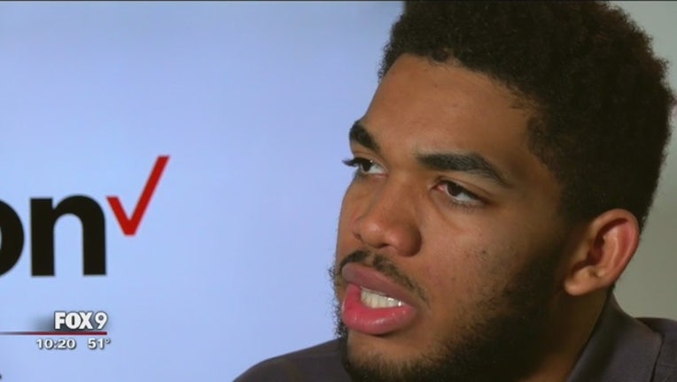 f00ad182-Timberwolves_1_on_1__Karl_Anthony_Towns_0_20170401131813