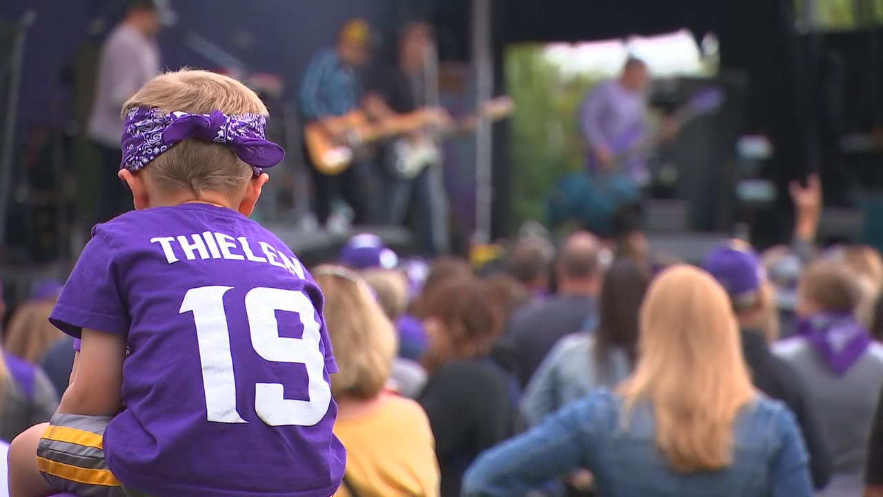 Vikings fans get ready for season start with kickoff rally
