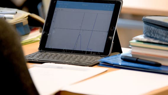 Dead bed bugs found in district-issued iPads at Como Park Senior High