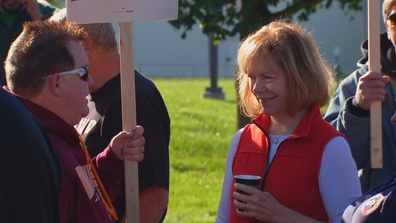 Sen. Smith meets with striking GM workers in Hudson, Wis.