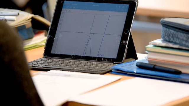 Dead bed bugs found in district-issued iPads at Como Park Senior High