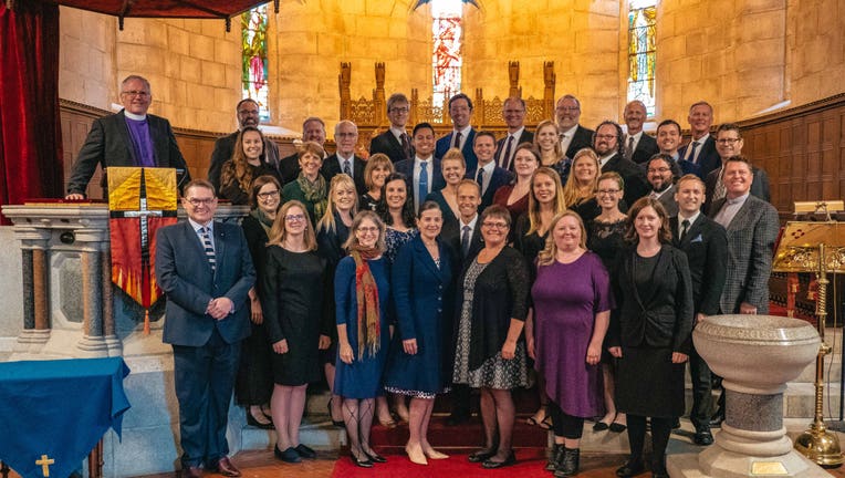 Popup Choir sings for Queen