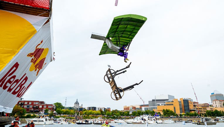 Spooner's Revenge flies off Flugtag.