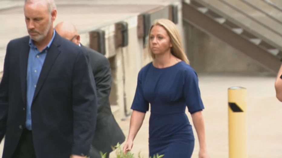 Opening Statements Begin In Former Dallas Police Officer Amber Guyger's ...