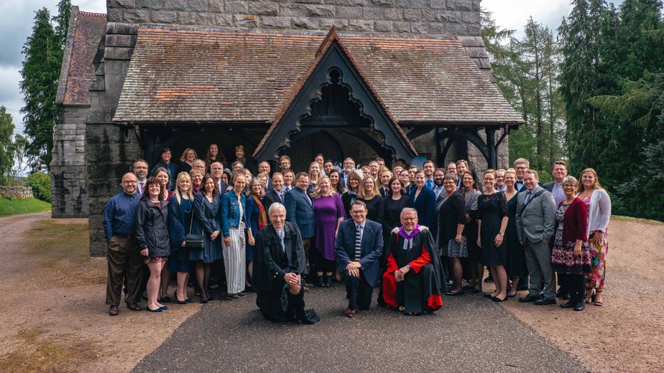 Choir sings for Queen