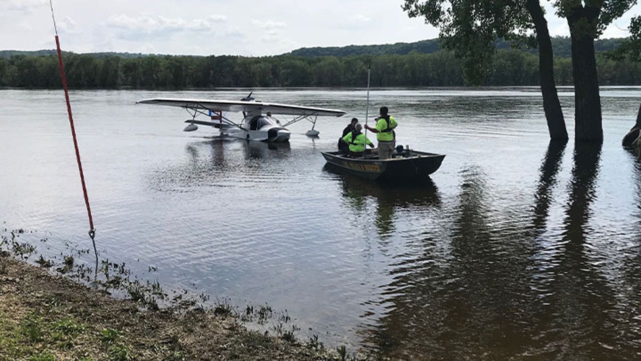 Plane makes emergency landing on Mississippi River in SW Wisconsin
