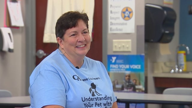 Hundreds of students show support for Cologne band teacher starting chemotherapy