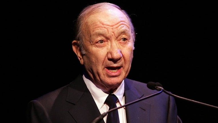 fe0c20c0-GETTY_neil simon_082618_1535302542135.png-402429.jpg